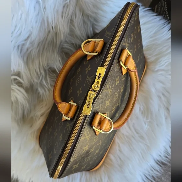 Authentic Louis Vuitton Alma PM - Picture 7 of 17